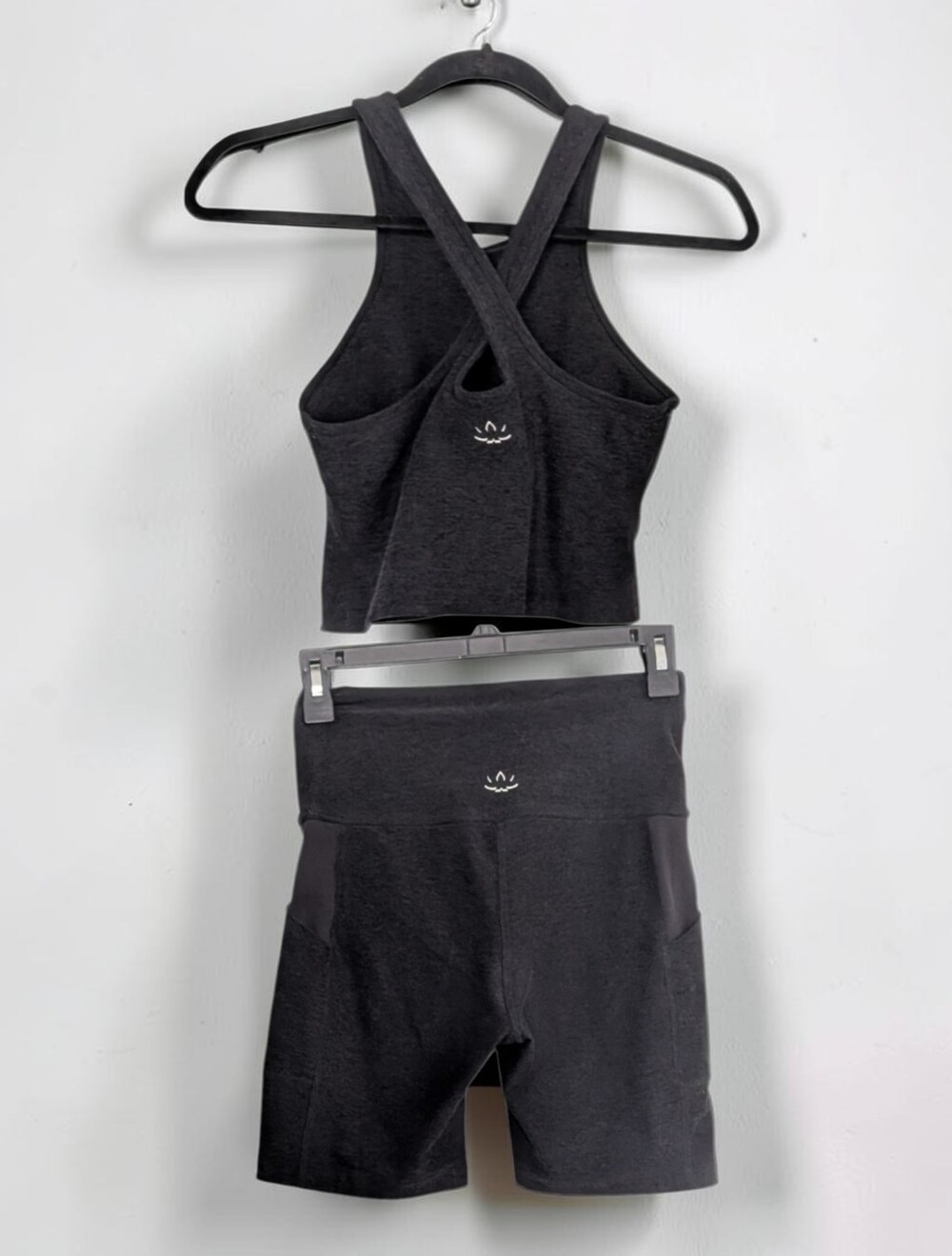 Beyond Yoga set studio cross tank & high rise  5" biker shorts darkest night M/S